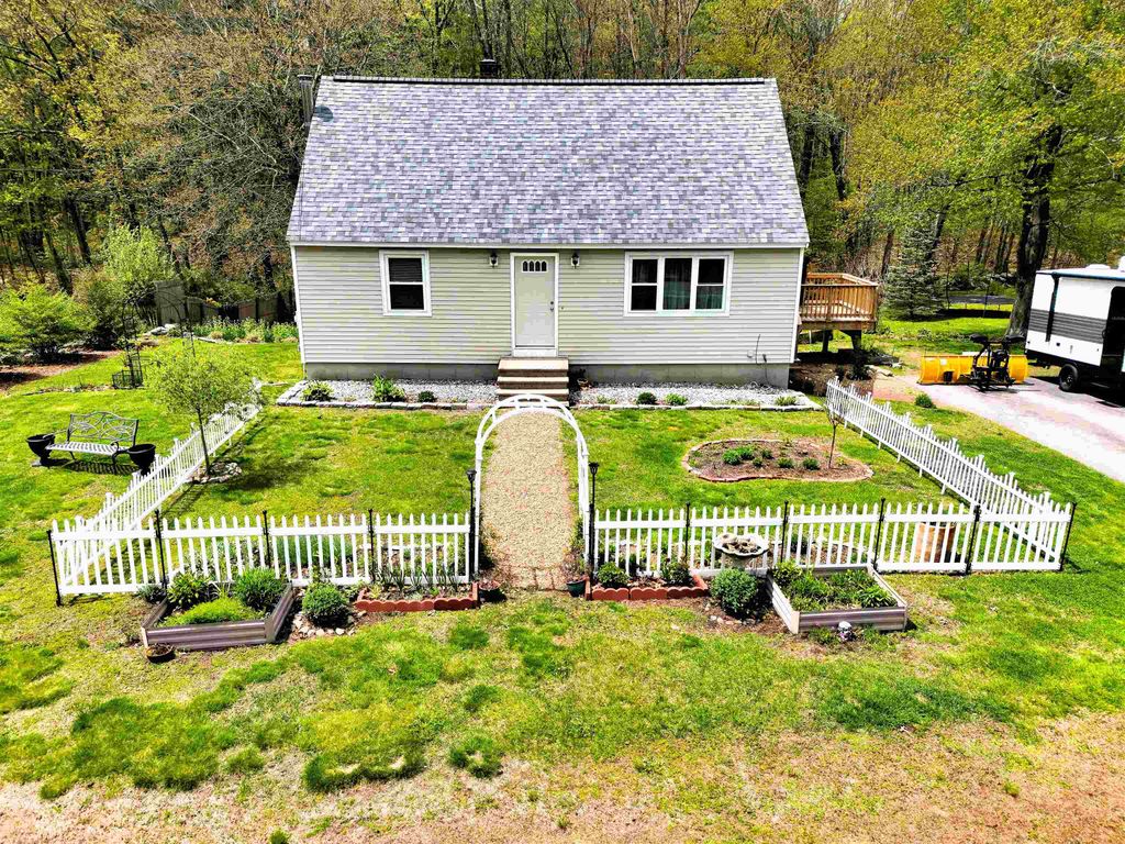 19 Edgewood Street, Milford, NH 03055