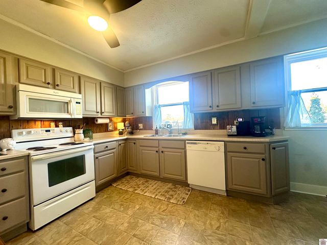 1674 US Hwy 60 W, Ledbetter, KY 42058