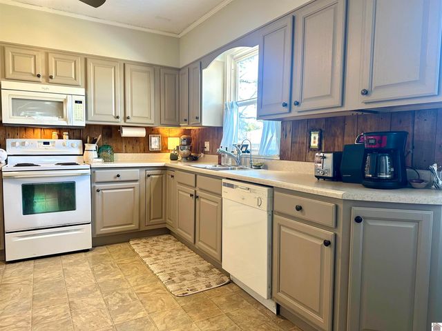 1674 US Hwy 60 W, Ledbetter, KY 42058