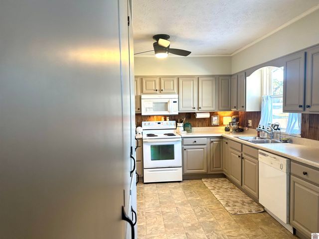 1674 US Hwy 60 W, Ledbetter, KY 42058