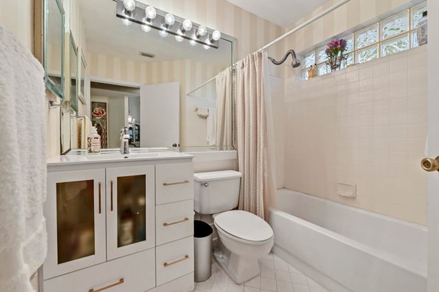 5450 Verona Drive O, Boynton Beach, FL 33437