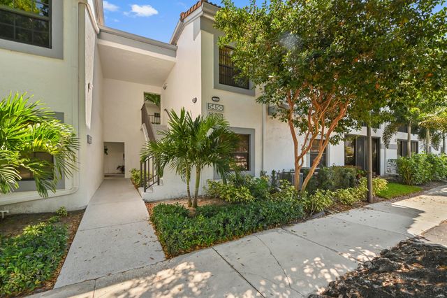 5450 Verona Drive O, Boynton Beach, FL 33437