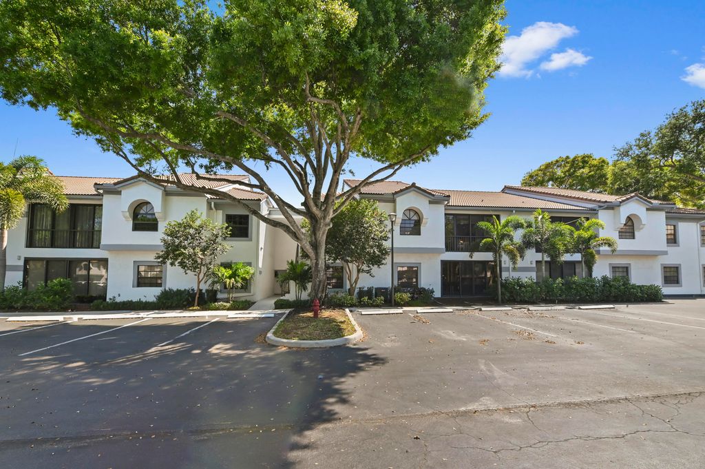 5450 Verona Drive O, Boynton Beach, FL 33437