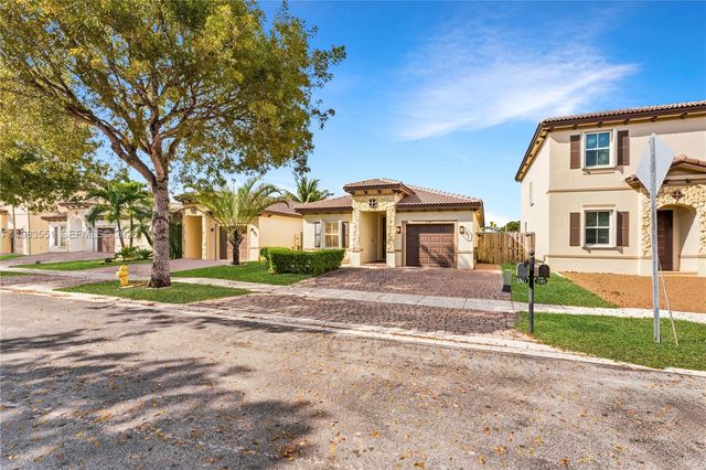 2381 NE 4th St, Homestead, FL 33033