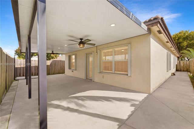 2381 NE 4th St, Homestead, FL 33033