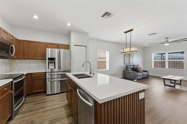 2381 NE 4th St, Homestead, FL 33033