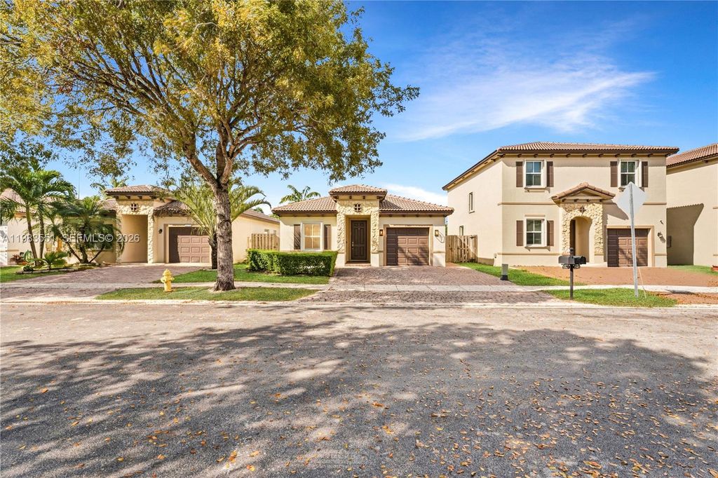 2381 NE 4th St, Homestead, FL 33033