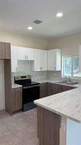 2007 N 49th Street, Fort Pierce, FL 34947