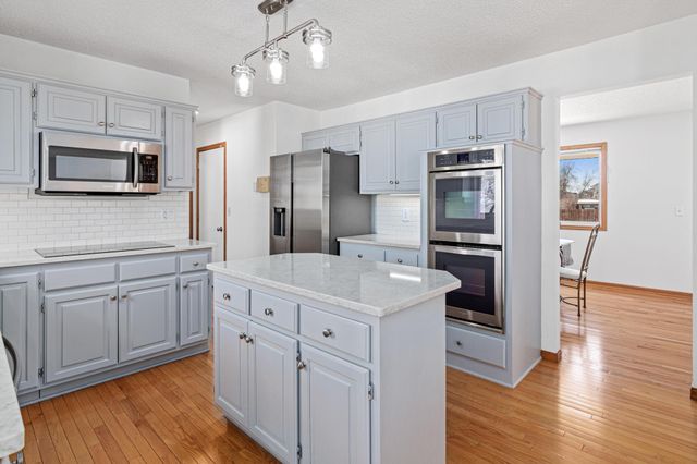 8754 Maryland Avenue N, Brooklyn Park, MN 55445