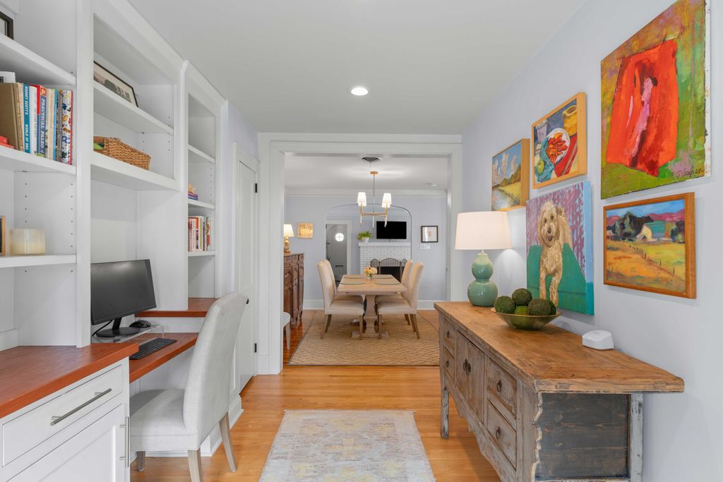 Image 14 of property listing at 237 Gordon Street, Charleston, SC 29403