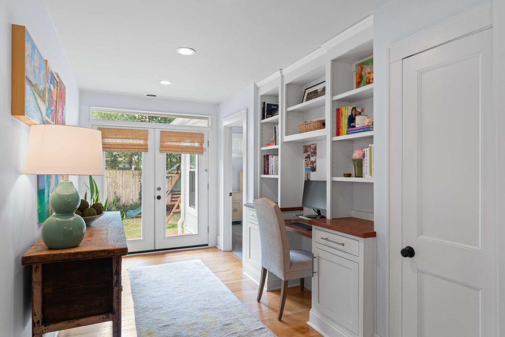 Image 15 of property listing at 237 Gordon Street, Charleston, SC 29403