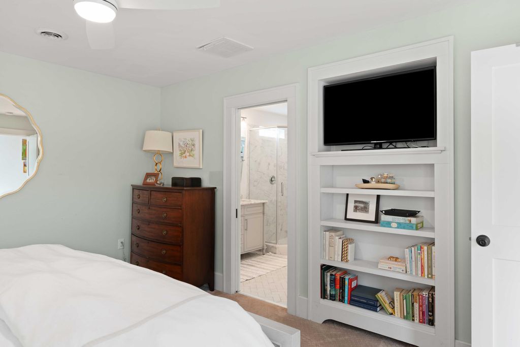 Image 17 of property listing at 237 Gordon Street, Charleston, SC 29403