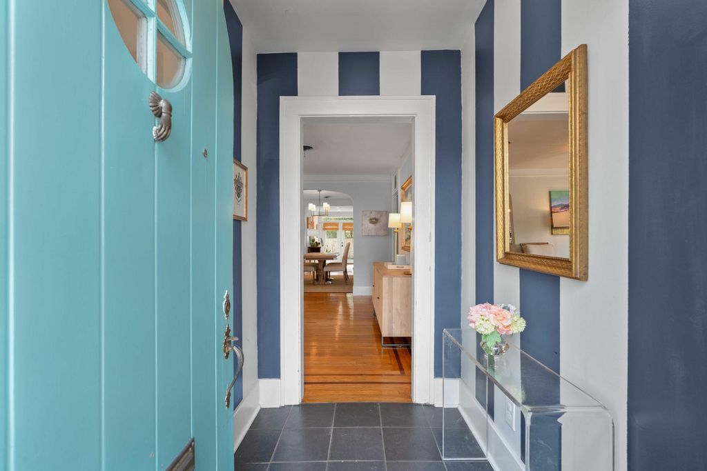 Image 2 of property listing at 237 Gordon Street, Charleston, SC 29403