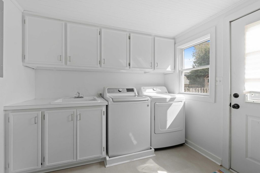 Image 28 of property listing at 237 Gordon Street, Charleston, SC 29403