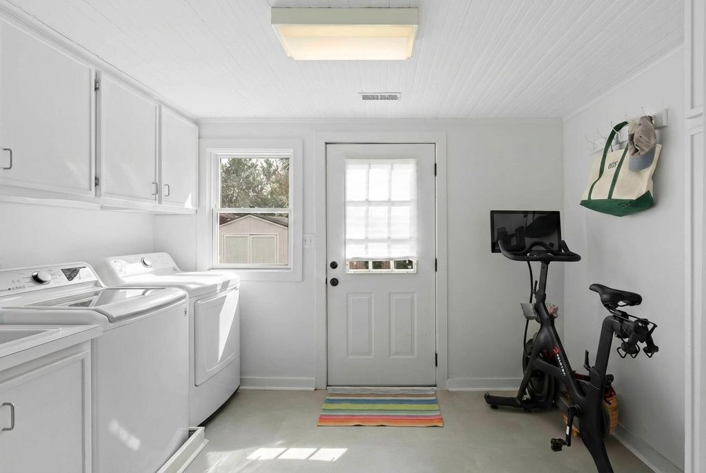 Image 29 of property listing at 237 Gordon Street, Charleston, SC 29403