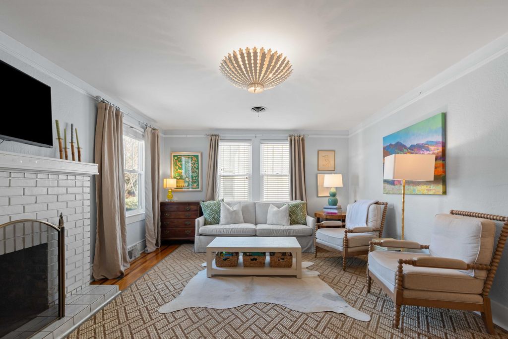 Image 3 of property listing at 237 Gordon Street, Charleston, SC 29403