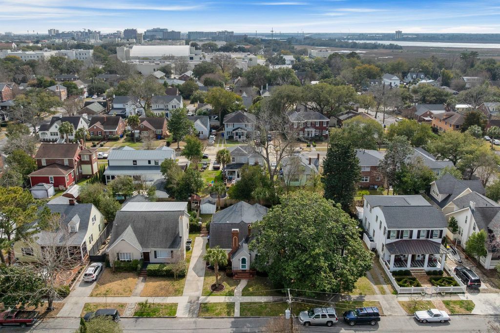 Image 37 of property listing at 237 Gordon Street, Charleston, SC 29403