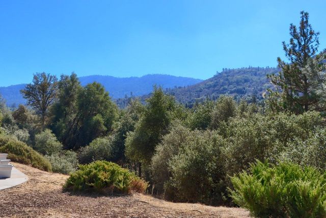 38788 Goldenrod Lane, Oakhurst, CA 93644