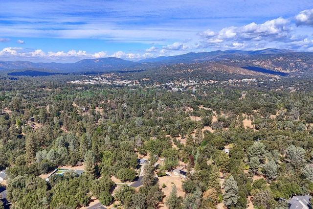 38788 Goldenrod Lane, Oakhurst, CA 93644