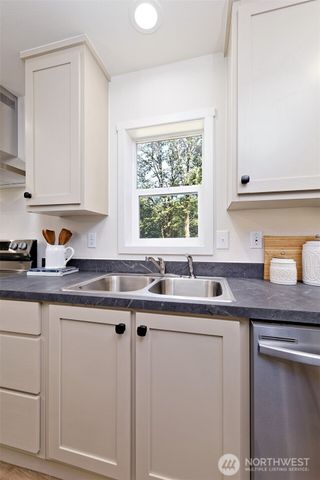 80 E Kingston Way, Shelton, WA 98584