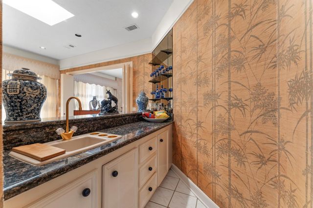 8103 Lake Edge Court, Houston, TX 77071