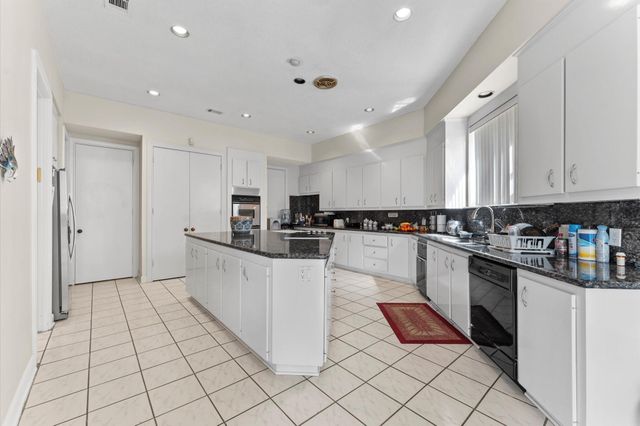 8103 Lake Edge Court, Houston, TX 77071