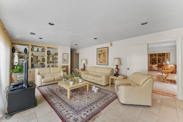 8103 Lake Edge Court, Houston, TX 77071