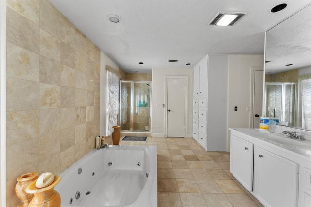 8103 Lake Edge Court, Houston, TX 77071