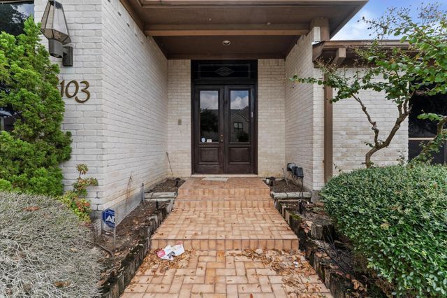 8103 Lake Edge Court, Houston, TX 77071
