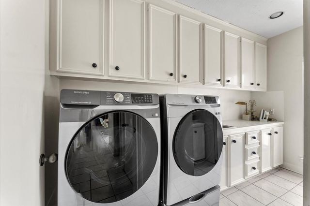 8103 Lake Edge Court, Houston, TX 77071