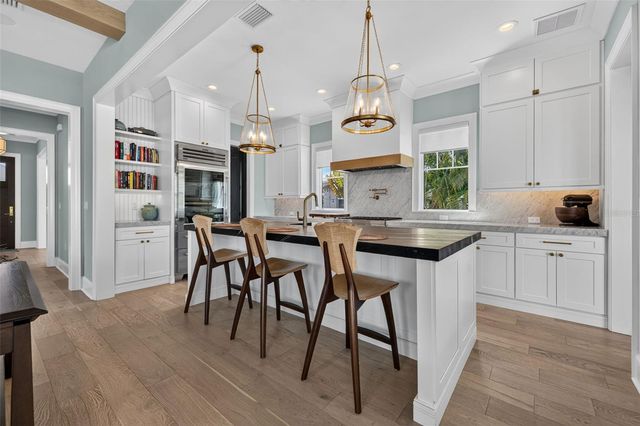 239 39TH AVENUE NE, St Petersburg, FL 33703