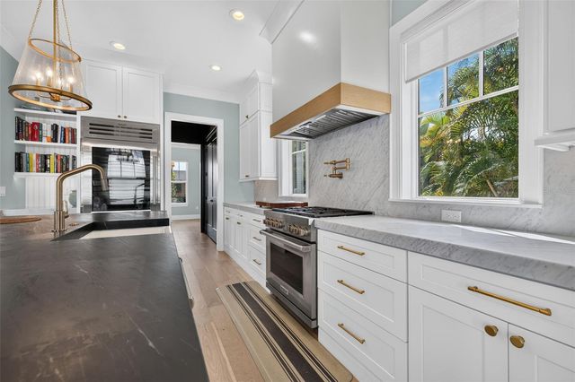 239 39TH AVENUE NE, St Petersburg, FL 33703