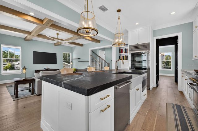 239 39TH AVENUE NE, St Petersburg, FL 33703