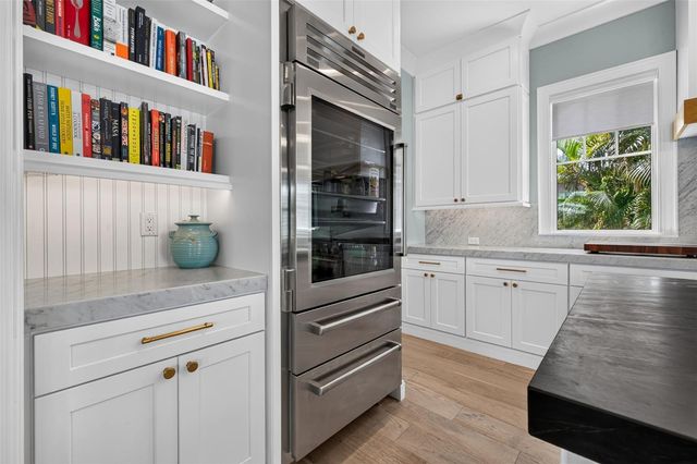 239 39TH AVENUE NE, St Petersburg, FL 33703