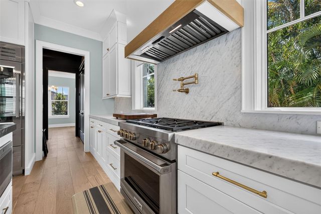 239 39TH AVENUE NE, St Petersburg, FL 33703