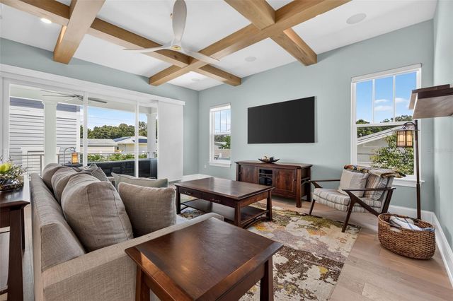 239 39TH AVENUE NE, St Petersburg, FL 33703