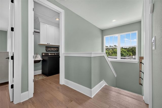 239 39TH AVENUE NE, St Petersburg, FL 33703