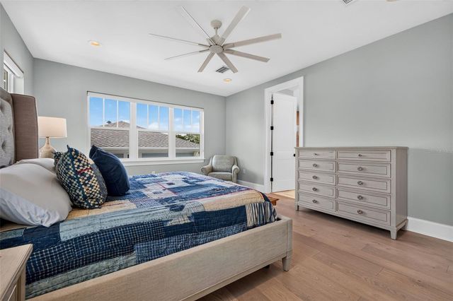 239 39TH AVENUE NE, St Petersburg, FL 33703