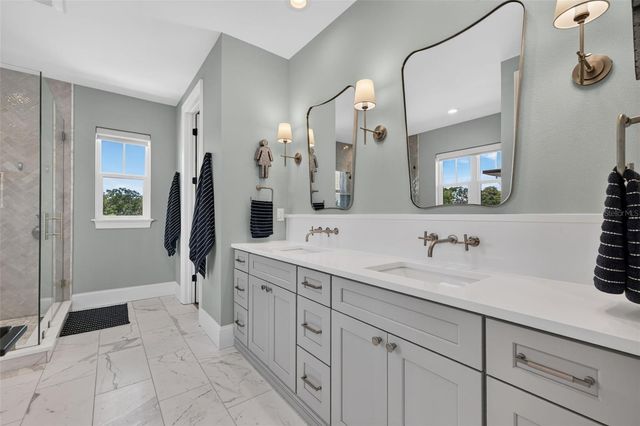239 39TH AVENUE NE, St Petersburg, FL 33703