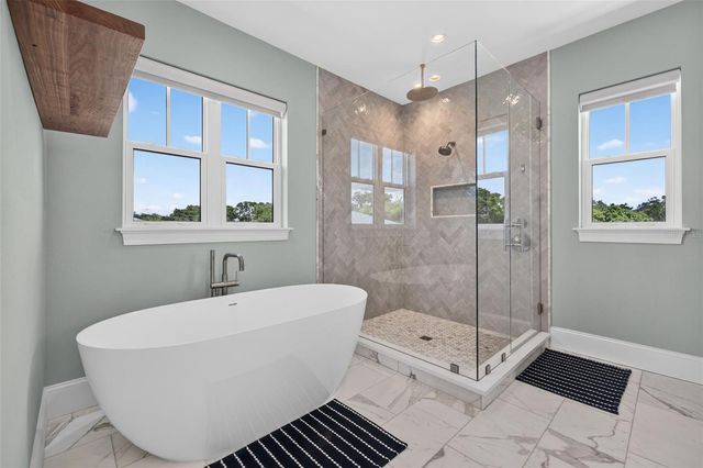 239 39TH AVENUE NE, St Petersburg, FL 33703
