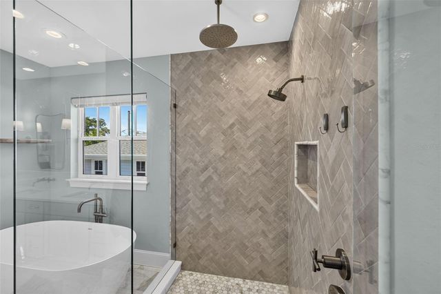 239 39TH AVENUE NE, St Petersburg, FL 33703
