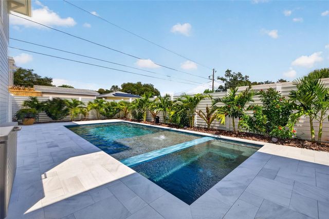 239 39TH AVENUE NE, St Petersburg, FL 33703