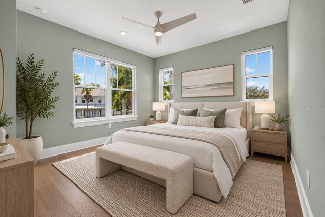 239 39TH AVENUE NE, St Petersburg, FL 33703