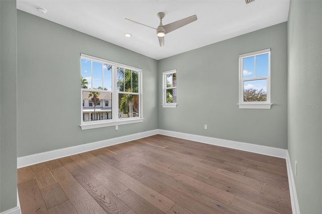 239 39TH AVENUE NE, St Petersburg, FL 33703