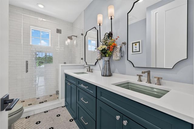 239 39TH AVENUE NE, St Petersburg, FL 33703