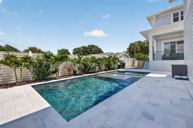 239 39TH AVENUE NE, St Petersburg, FL 33703