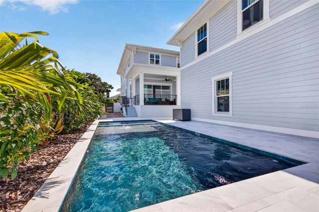 239 39TH AVENUE NE, St Petersburg, FL 33703