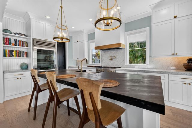 239 39TH AVENUE NE, St Petersburg, FL 33703