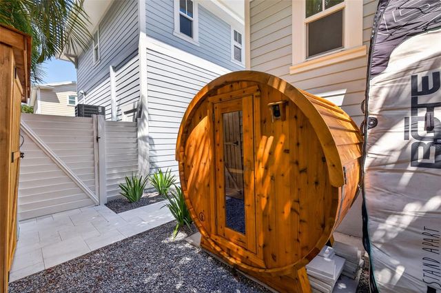 239 39TH AVENUE NE, St Petersburg, FL 33703