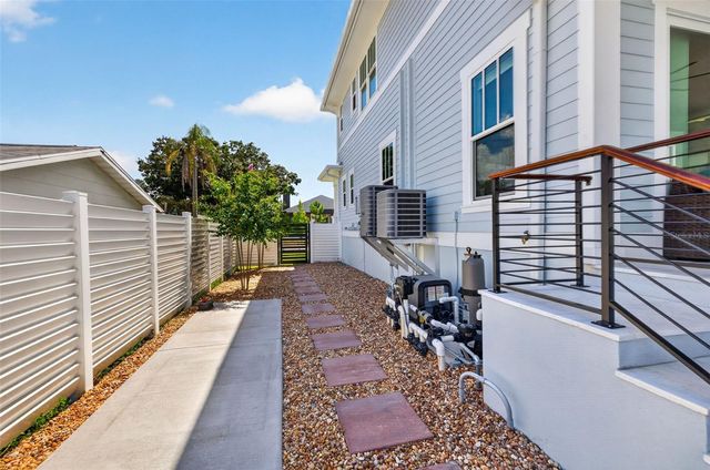 239 39TH AVENUE NE, St Petersburg, FL 33703